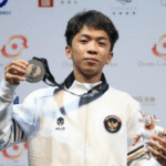 Michael Julius Cezar Raih Medali Perak eFootball di Asian Youth Games 2025 Bahrain, Bukti Kekuatan Esports Muda Indonesia Michael Julius Cezar, atlet eFootball Indonesia, memegang medali perak di podium Asian Youth Games (AYG) 2025 Bahrain