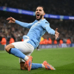 Liverpool Taklukkan Real Madrid di Anfield: Xabi Alonso Akui Timnya Sudah Habis-habisan, Tapi Tetap Kalah Riyad Mahrez pemain Manchester City selebrasi gol dengan lutut di lapangan, mengepalkan tangan dan berteriak kegirangan.