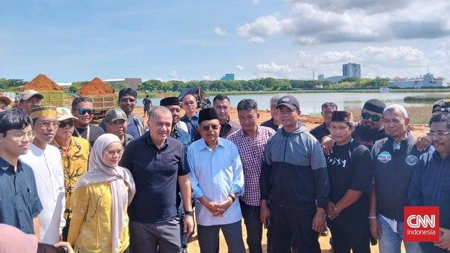 Mantan Wapres Jusuf Kalla (JK) meninjau langsung lahan sengketa 16,4 hektare di Jalan Metro Tanjung Bunga, Makassar, menuding adanya dugaan praktik mafia tanah