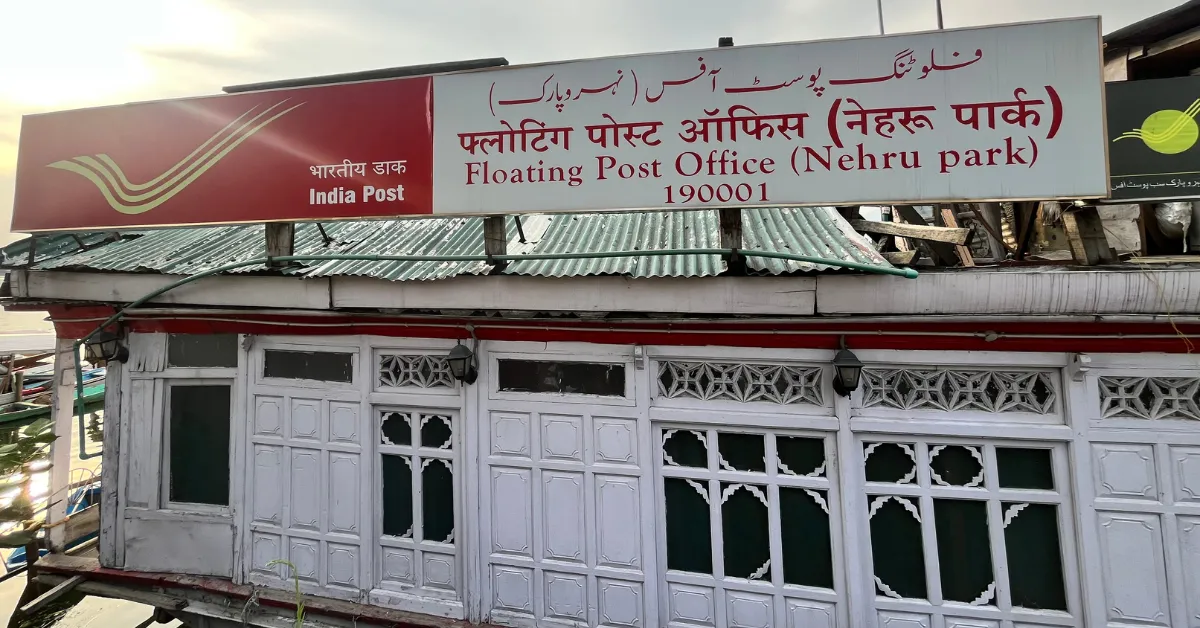 Floating Post Office di Danau Dal Srinagar, kantor pos terapung India Post di dekat Nehru Park Kashmir